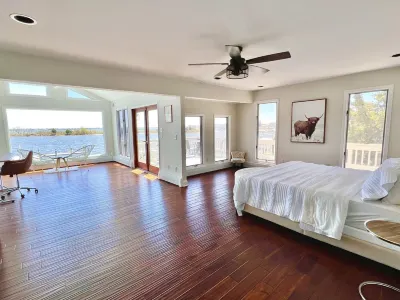 Waterfront Home on Prime Location - Haven's Cove!