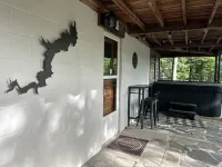 Lake View, Covered Porch, Pet Friendly with Fee & Golf Cart