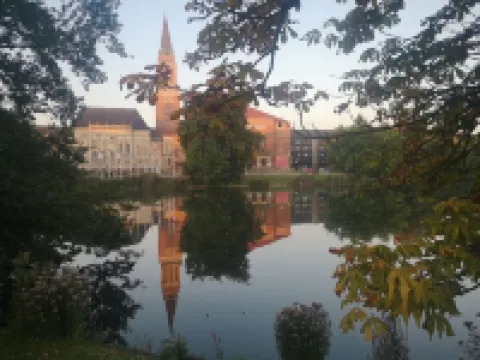 Modern city apartment with balcony and private parking space in a quiet location