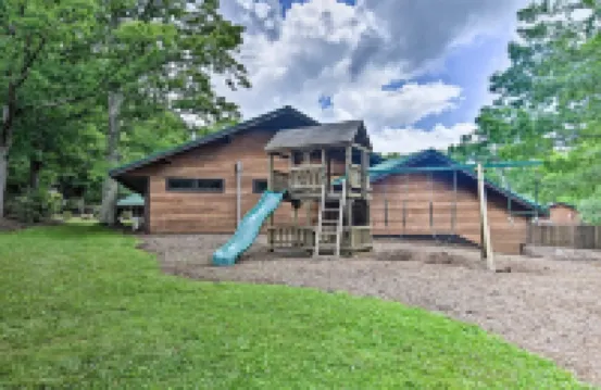 Mountain house sleeps 4 w/ deck & firepit, 5mi to Grandfather Mtn, pet friendly!