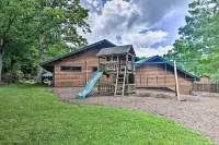 Mountain house sleeps 4 w/ deck & firepit, 5mi to Grandfather Mtn, pet friendly!