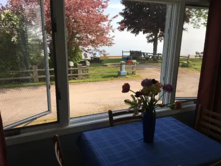 Lake Ontario - between Rochester and Niagara Falls