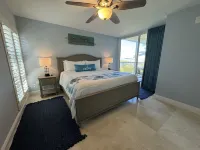 Water Front Condo in Duck Key. Free Wifi! Overlooking the Gulf of Mexico.