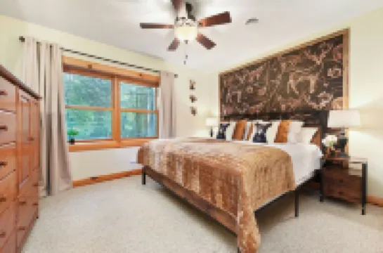 Logged & Loaded Cabin! 9Min to WISP! Hot tub, fire pit! Pets! EV charger!