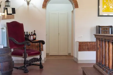 Villa in Gambassi with pool, A/C, village and restaurant at walking distance,