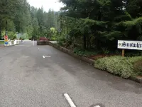 Chalet, Clean, 3BR / 2BA in Snowline, Best Rates, close to skiing, WiFi & Hot Hotels in Glacier