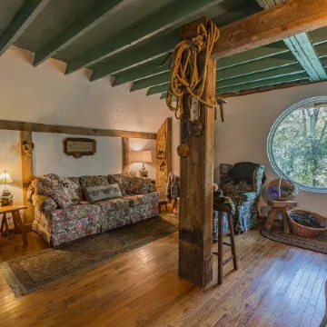 Fairytale cottage in Chickamauga, GA