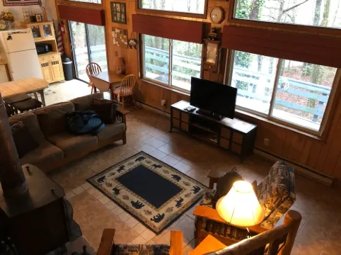 Enjoy 'Treetops' in the North Ga Mountains.  Now with Wifi!