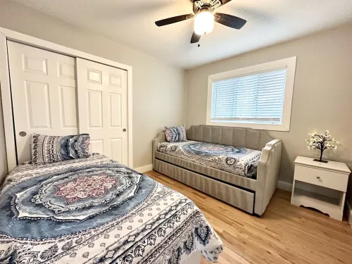 5-Bdrm-Remodeled-Modern-New-Appliances-Furniture