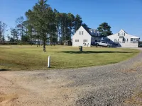 Beach House Getaway, exclusive location on "Chesapeake Bay" with private beach Hotel a Piankatank