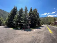 Cozy Mountain View– Walk to the Slopes - Hot Tub+Heated Driveway