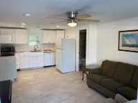 Bradenton duplex near downtown pier, harbor, Riverwalk & beaches. Pet friendly!