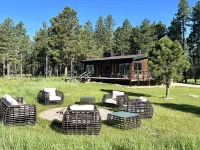 Remodeled modern hermits cabin Hotels near Mount Rushmore National Memorial