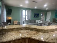 Cozy house centrally located. 3mls to beach,7mls to speedway. Pet friendly