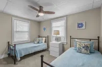 The Teal Door is a 3 Bedroom 1 Bath Unit. Sleeps 6. Linens Included!