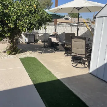 COZY HOME WITH SPARKLING POOL AND PET  FRIENDLY