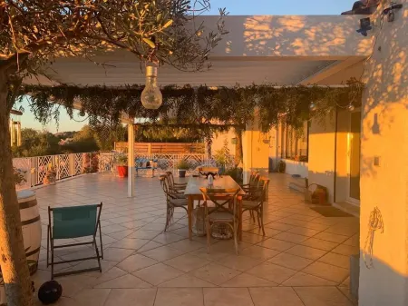 Maison Romantique Avec Splendide vue mer et Olivier Millénaire Отели в г. Лумио