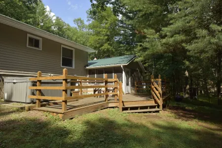 River Front Vacation Rental Property On The Clarion River in Clarington, Pa