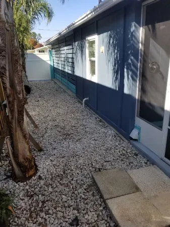 PETS STAY FREE Canal Front 3 bed/2 bath single family ample parking