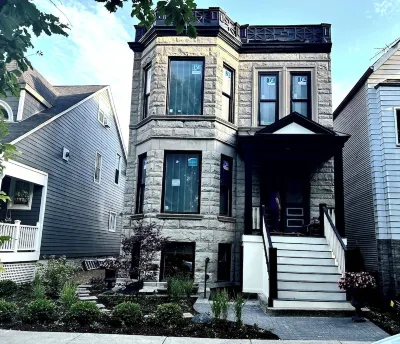 2-bedroom apartment just 2 minutes drive to Wrigley Field 住宿飯店