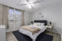 Family Friendly with Fire Pit- Sleeps 8 Hôtels à proximité de : Airline History Museum