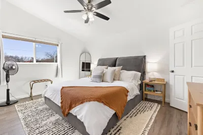 Modern Comfort in Central Austin!! Very close to UT Hotels in Central Austin