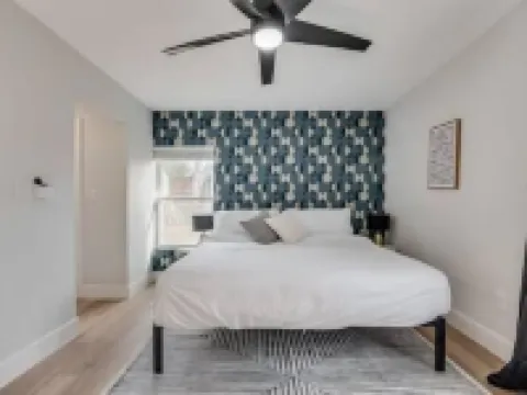 Old Town Keller 5bed 3 bath home Hotels in Keller