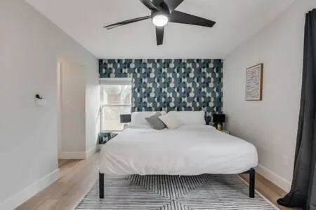 Old Town Keller 5bed 3 bath home Отели в г. Келлер