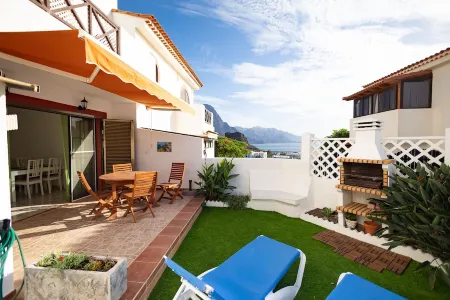 Luxurious apartment with garden