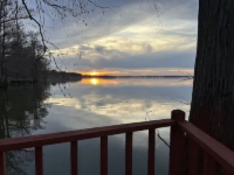 Relaxing, Lakefront & Roomy Great for fishing, duck hunting, & family gatherings 奧拜恩縣酒店