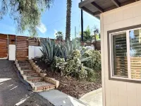 Cute 2-BR house with stunning golf course views from the backyard!