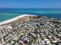 Coral Cove: Walk to the Beach! Heated pool! Prime North End!