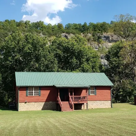 Beautiful cabin style home backing up on the White River!