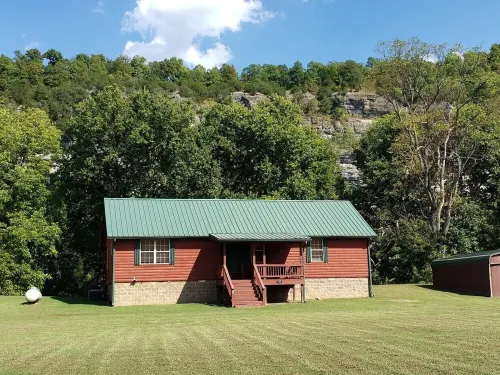 Beautiful cabin style home backing up on the White River!