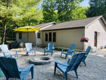 Newly Listed Lake House! Sleeps up to 12. Large sandy beach & swim area