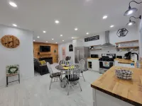 Cottage By The Park Home of The Big Things Hotels in Casey