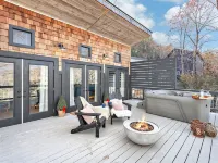 Brand New Luxe Retreat + Hot Tub