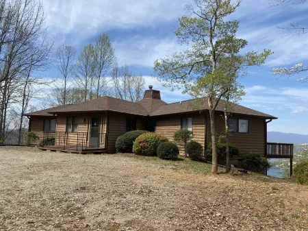 'Eye Candy' Breathtaking Mountain and Lake Views! Hot Tub
