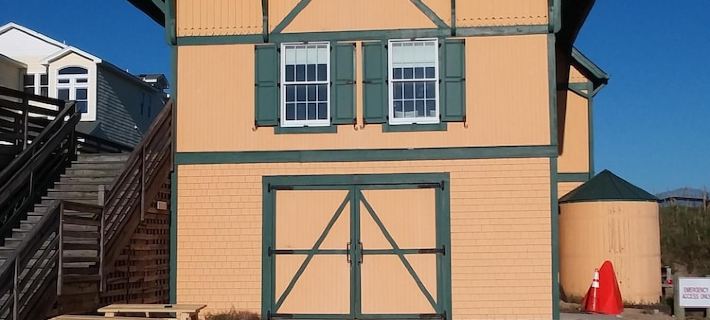 Vintage beach bungalow. Steps to beach! Bring your dog! Hotels in Kill Devil Hills