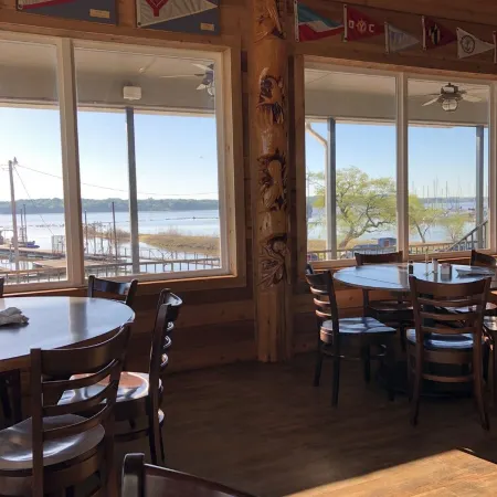 Lake Texoma! Beautiful Cabin with Relaxing atmosphere!sleeps 5
