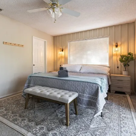✨ 3-King Beds / HotTub / EV Charger / Mountain View / Walk to River & Dining