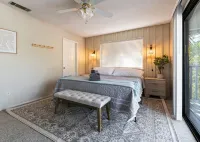 ✨ 3-King Beds / HotTub / EV Charger / Mountain View / Walk to River & Dining - 3-نجوم