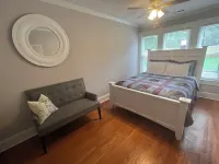 Dazzling Downtown Duplex(entire duplex) close to Elon University