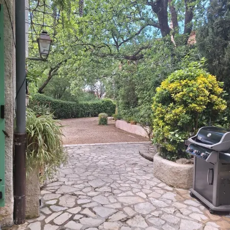 Petite Maison en rez de Chaussée Indépendante et Calme Dans Proptiété Sécurisée