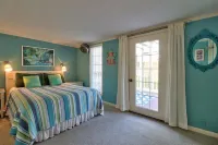 Little House, Cute, Cozy Artist Cottage Hotels near Island Arts