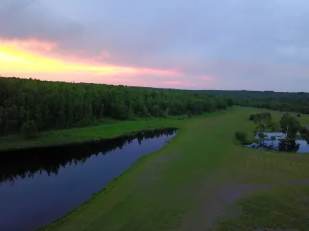 Clean, Comfortable and Quiet Condo at the base of Jackson Creek Summit