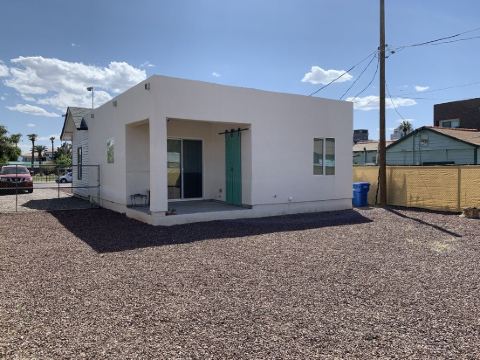 Beautiful Walkable Downtown Getaway