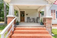 Updated historic 3b1.5b house minutes from old downtown w/ deck & work space