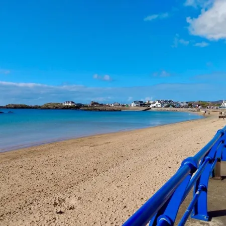 Beautiful Beach house sleep13, 5 mins to beach&Hot Tub, games room, pets allowed