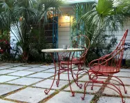 "OLD FLORIDA" RIVERSIDE POOL COTTAGE THAT TIME FORGOT Hotels near Java Cream Cafe